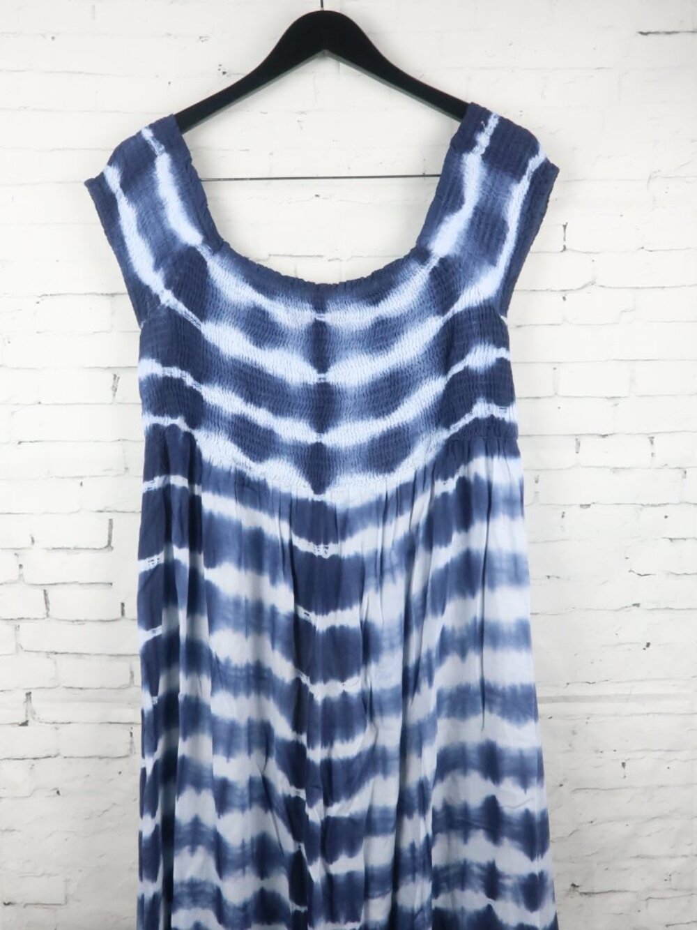 RAVIYA BLUE & WHITE TIE DYE MAXI DRESS WITH SMOCKED TOP SIZE LARGE - Picture 9 of 10
